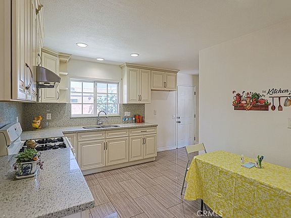 4th image of 12132 Hackamore Rd