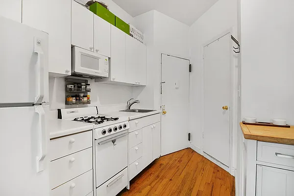 Rented by Compass | media 9