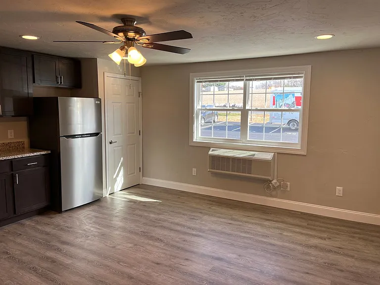 Salem Run Apartments - Phase 1 — Photo 6