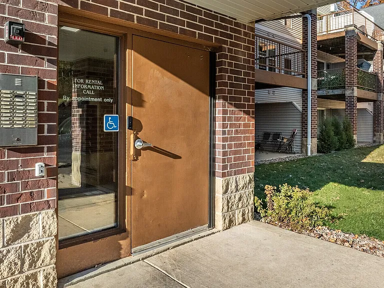 Timber Bluff — Photo 3