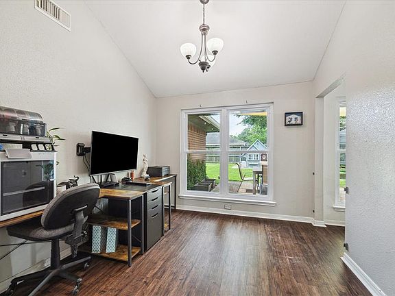 4th image of 2406 Meandering Trail