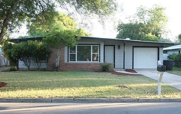 Fully Renovated 3/2/2 approx 1044 sqft 1-story house with ne