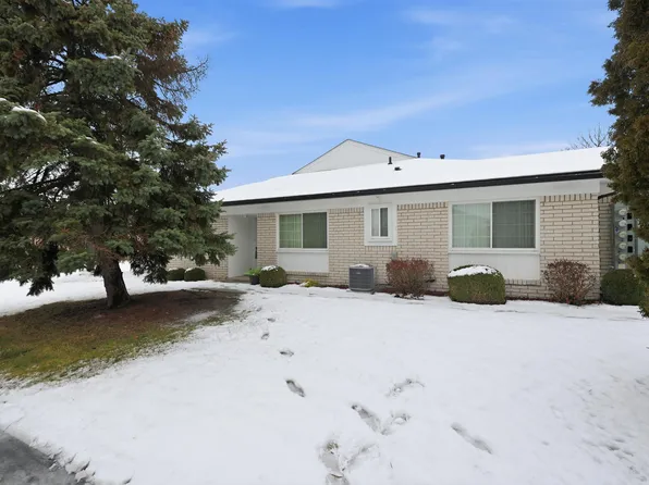 664 Country Club Dr, Saint Clair Shores, MI 48082