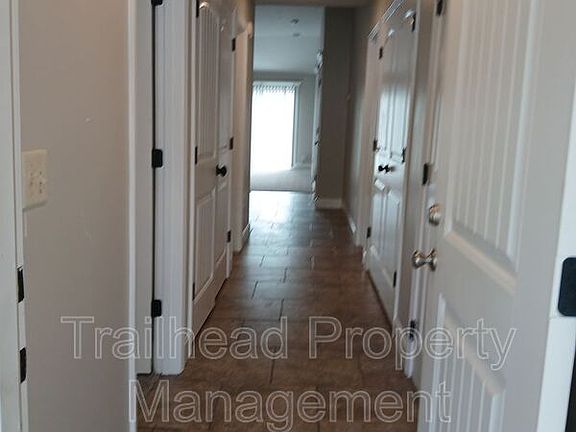 3rd image of 9401 N Robinhood Ave