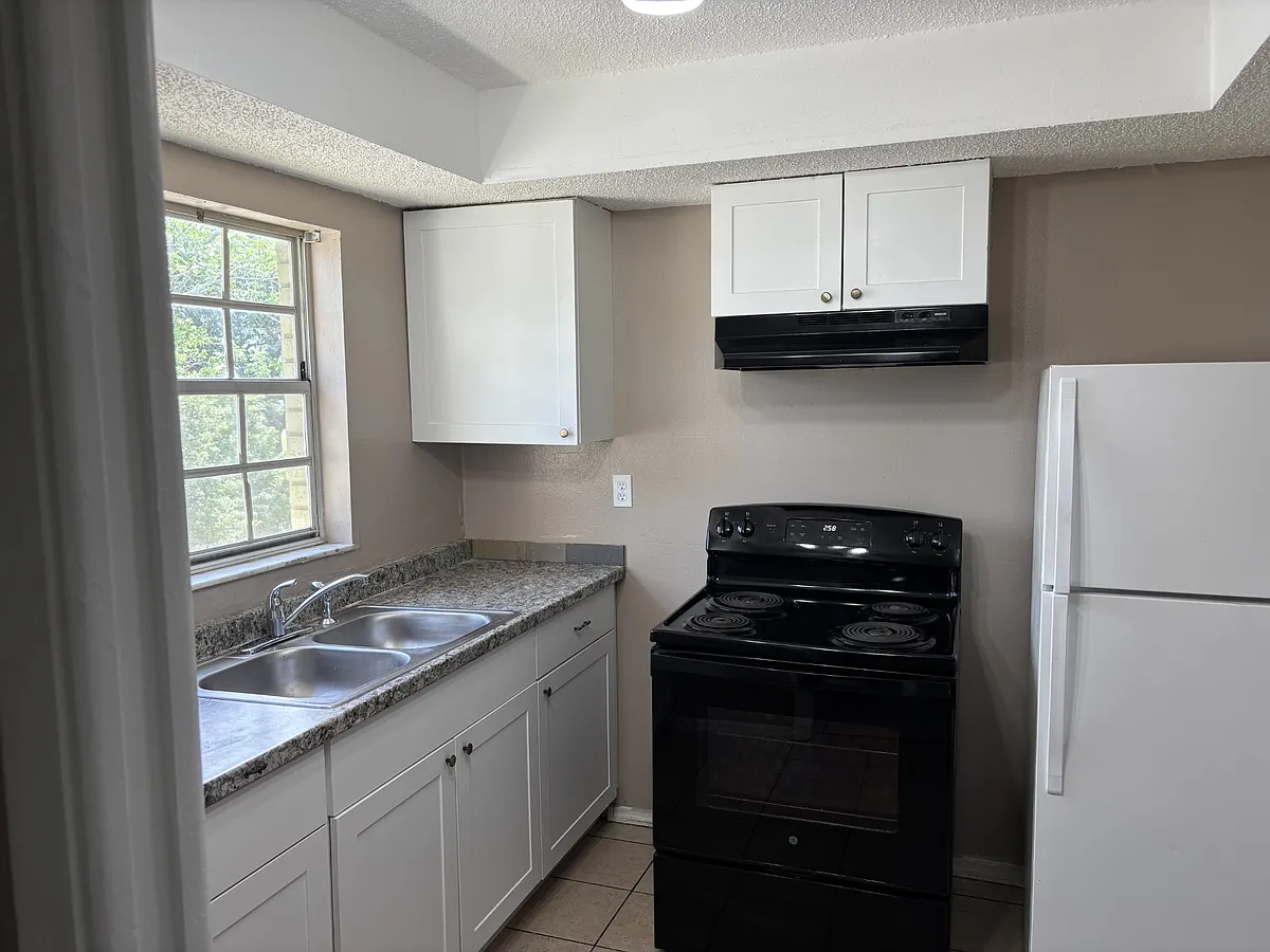 Building Photo - 2454 Sharkey Rd #201