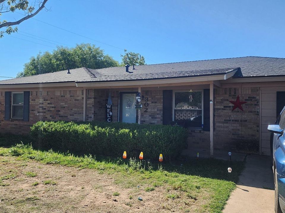 1st image of 302 W 10th St
