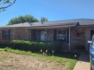 302 W 10th St, Idalou, TX 79329