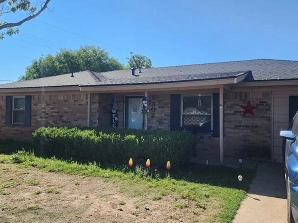 302 W 10th St, Idalou, TX 79329