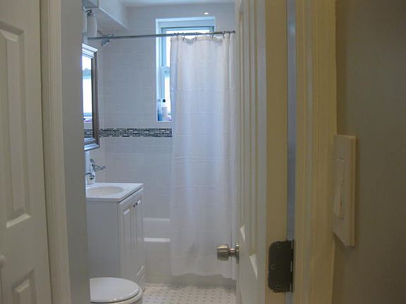 4th image of 24 Mulford Pl #00