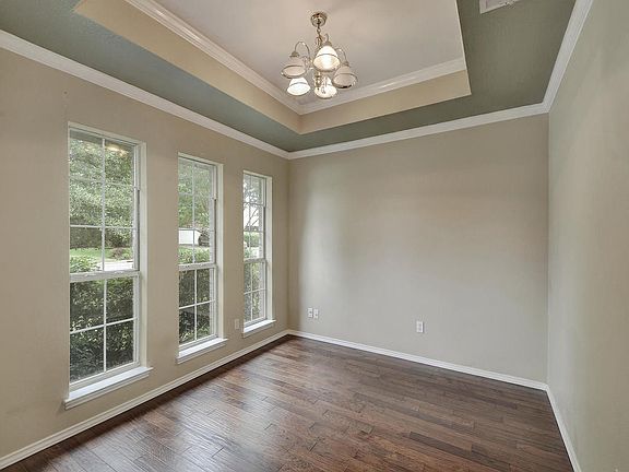 3rd image of 1102 Woodview Dr