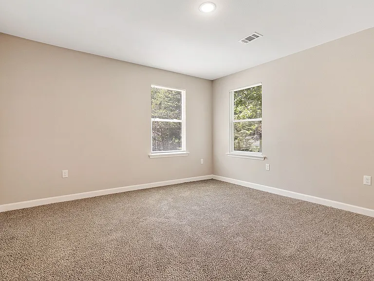 2104 S Valentine St — Photo 5