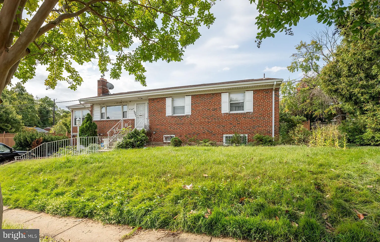 913 Luray Pl photo 1