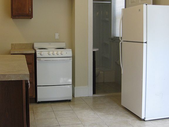 3rd image of 109 Dwight St #109-4