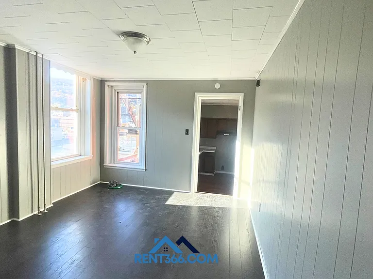 101 N George St #2 — Photo 2