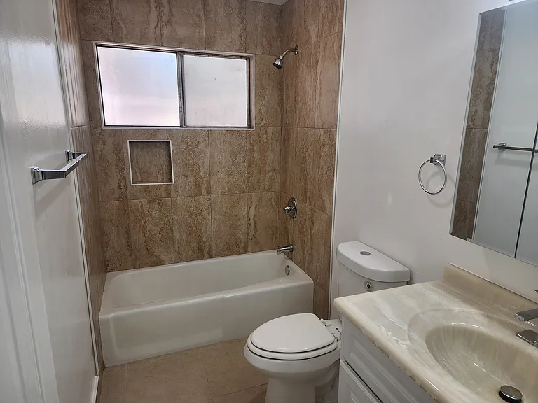 263 E Vermont Ave — Photo 11
