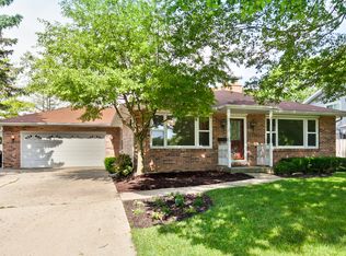 607 S Dymond Rd, Libertyville, IL 60048