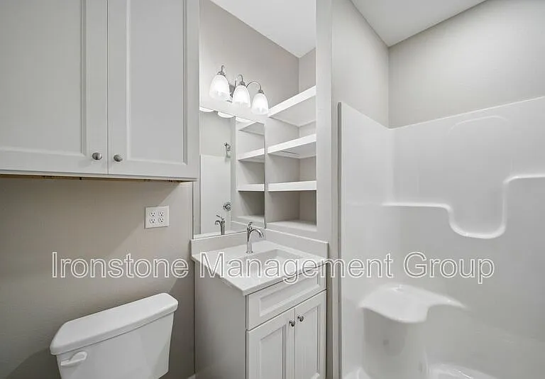 848 S Pine St — Photo 9