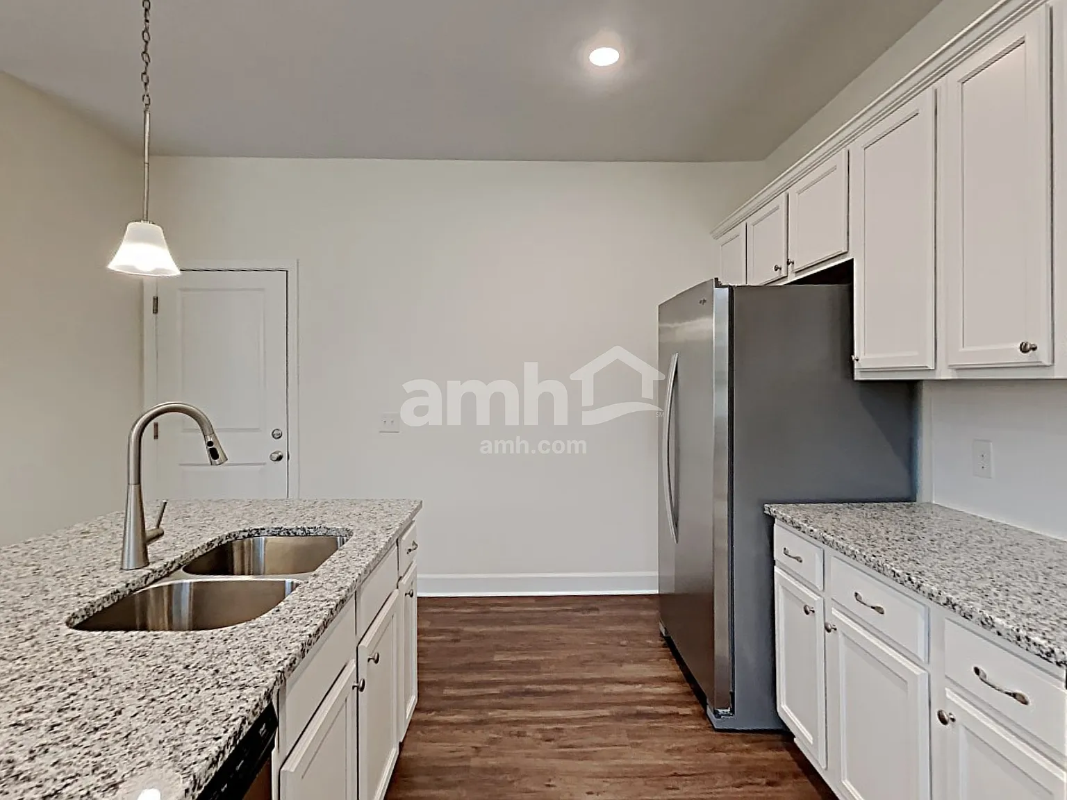 3 bed, 2.5 bath, 1895 sqft, $2,395 — Photo 3