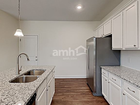 3rd image of 2919 Throneberry Ln