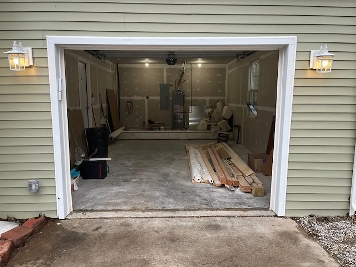 Building Photo - 10021 Saint Clair Ave