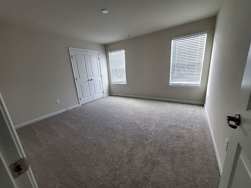 1st image of 563 Roosevelt St