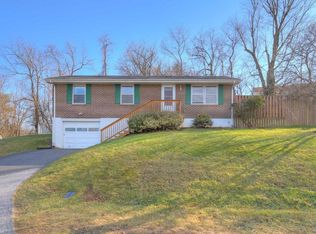 935 Collins St, Christiansburg, VA 24073