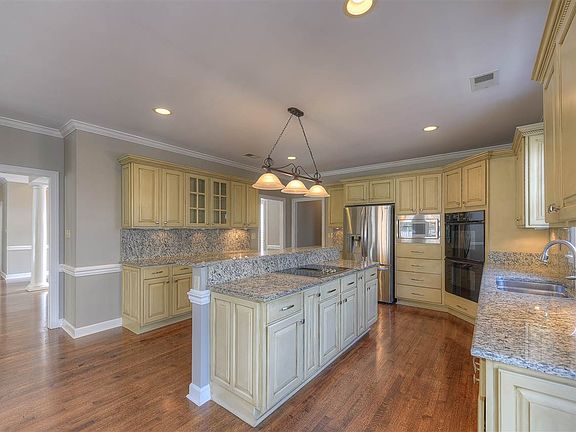 3rd image of 8434 Wood Manor Cv