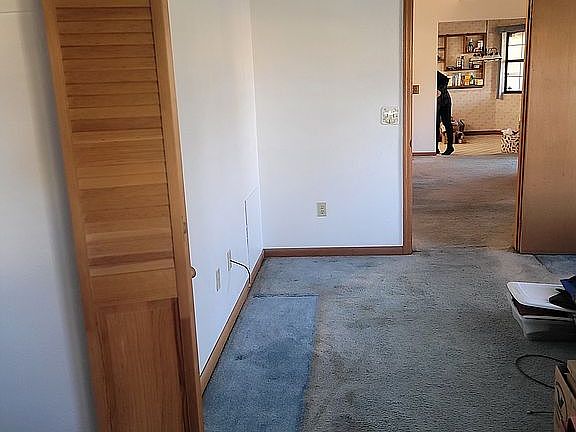 2nd image of 627 Ipswich Ln