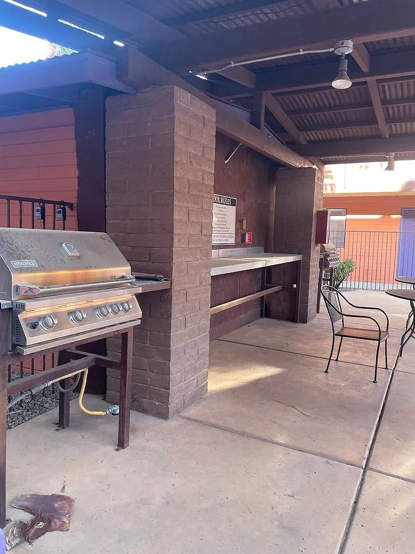 Lovely 3 Bedroom Condo!! Close to the University of Arizona!! Perfect for Students!! — Photo 4