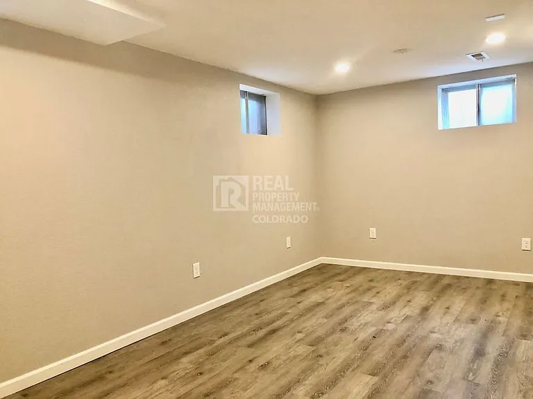 752 Oxford Ln — Photo 19