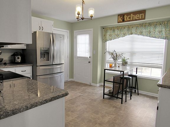 4th image of 1025 Bobcat Dr