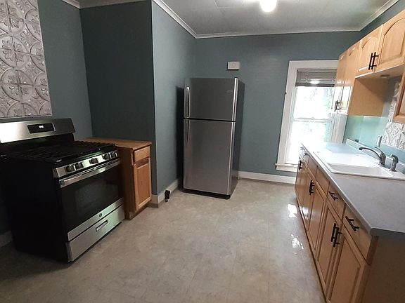 4th image of 38 E Union St