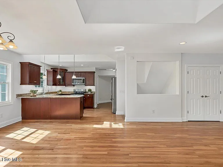 430 N Ridge St — Photo 7