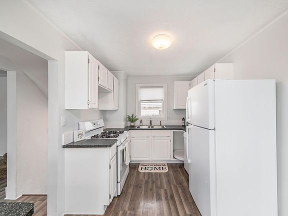 5th image of 228 N Stone Ave