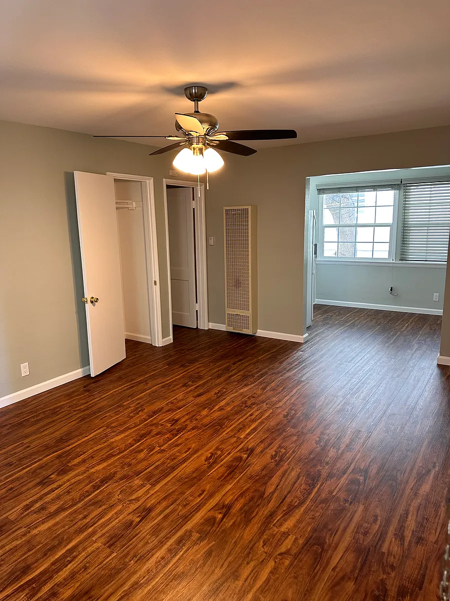 Building Photo - 14916 Moorpark St #4