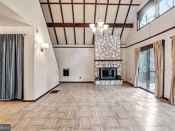 2nd image of 245 Crowfoot Ln
