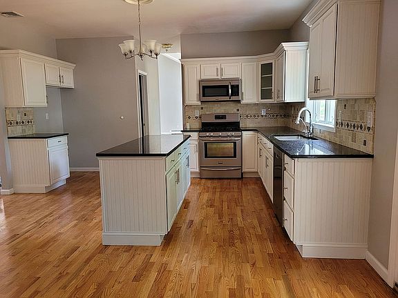 5th image of 4 Amelia Ct