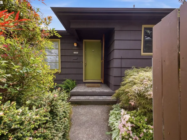 3286 NE Holman St #A, Portland, OR 97211