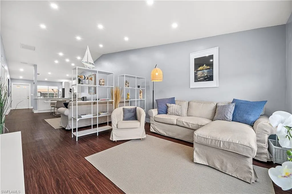 2 bed, 2.0 bath, 1246 sqft, $2,500 — Photo 2