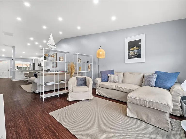 3504 Antarctic Cir S — Photo 2