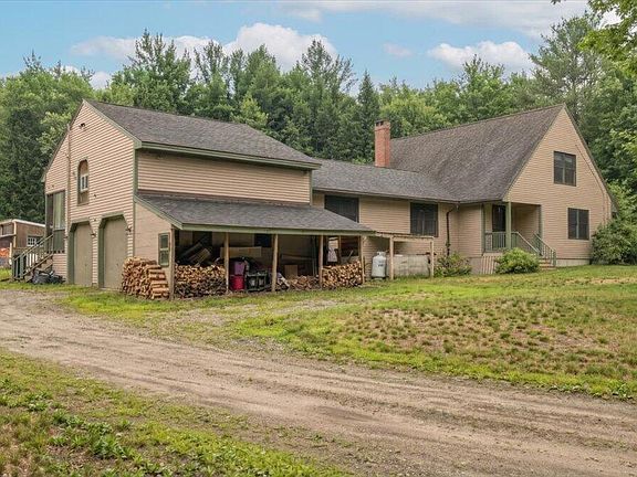 4th image of 376 Main Street