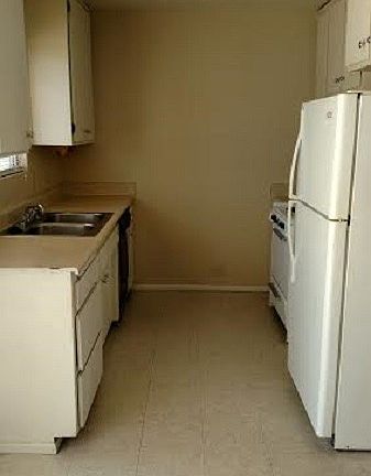4th image of 73451 Sun Valley Dr APT B