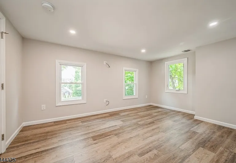 1225 Sussex Tpke — Photo 33