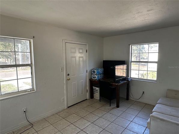 saint-petersburg-florida-81387106 picture