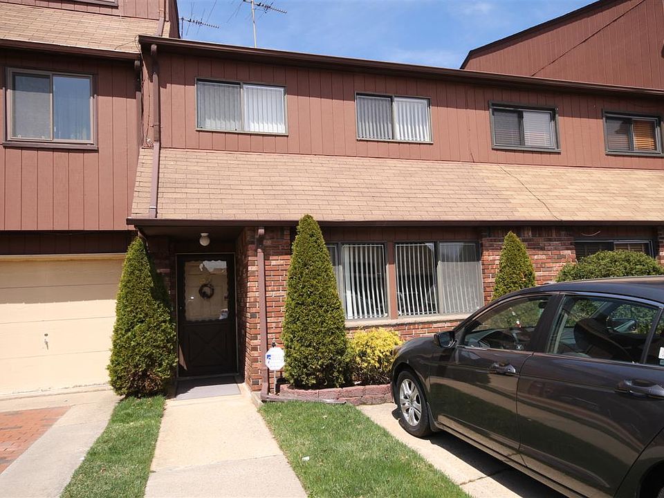 1st image of 66 Gateway Dr