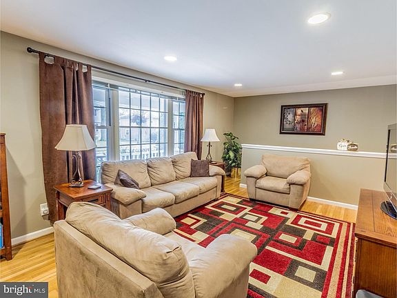 4th image of 2806 Landon Dr
