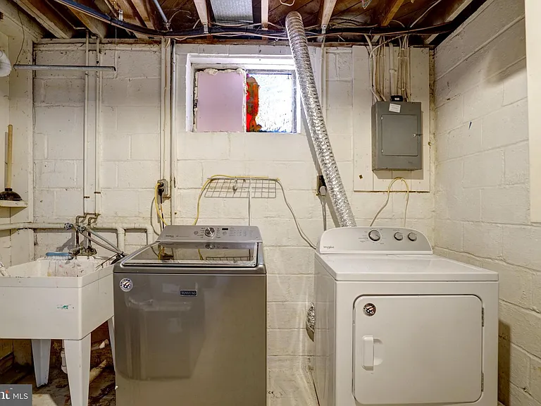 8527 Parliament Dr — Photo 4