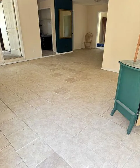 33 Hawthorne Rd — Photo 2