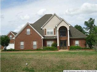 3632 Belle Pointe Dr, Southaven, MS 38672