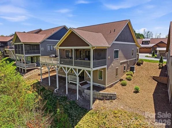 202 Sports Village Dr, Hendersonville, NC 28739